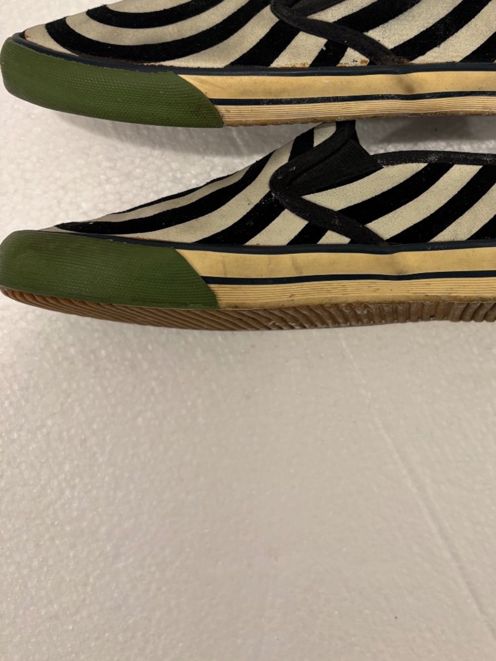 Vintage 80%20 Black & White Bullseye Slip-On Sneakers; 7.5 - Picture 7 of 7